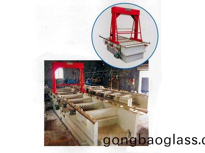 半自動(dong)龍(long)門(men)式滾鍍(du)生(sheng)産線